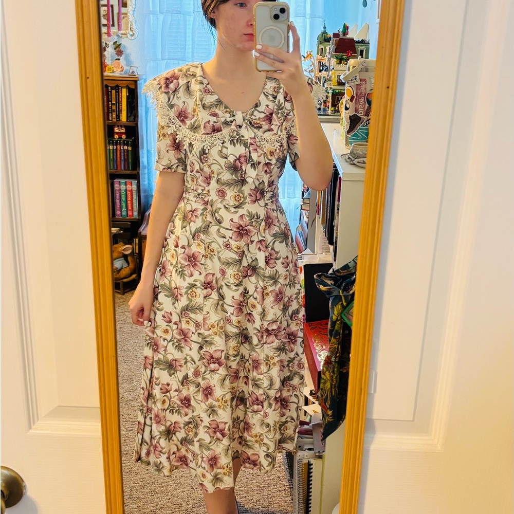 Vintage Scarlett Floral Midi Dress in Cream and Pink